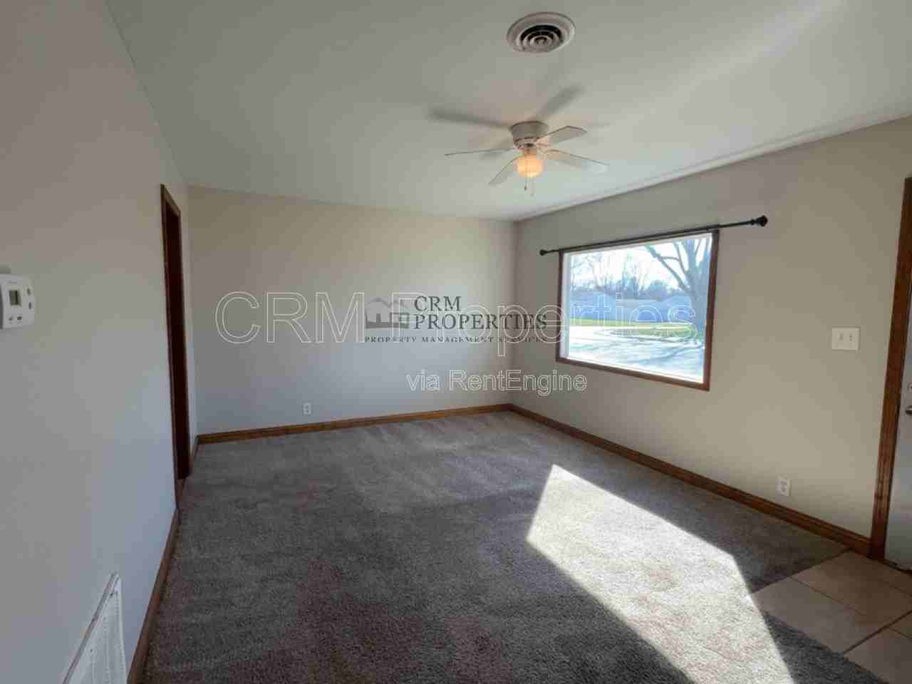 1504 N Philips St - Photo 4 of 20