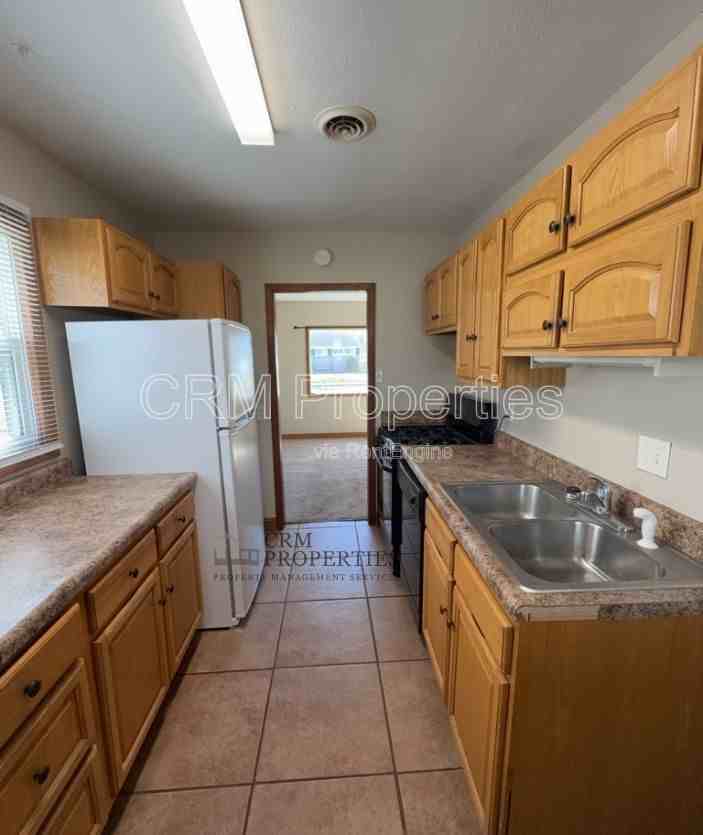 1504 N Philips St - Photo 6 of 20