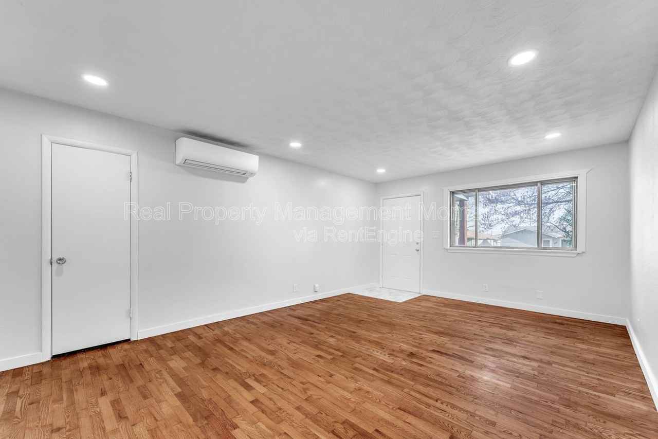 1610 E Nora St - Photo 4 of 29