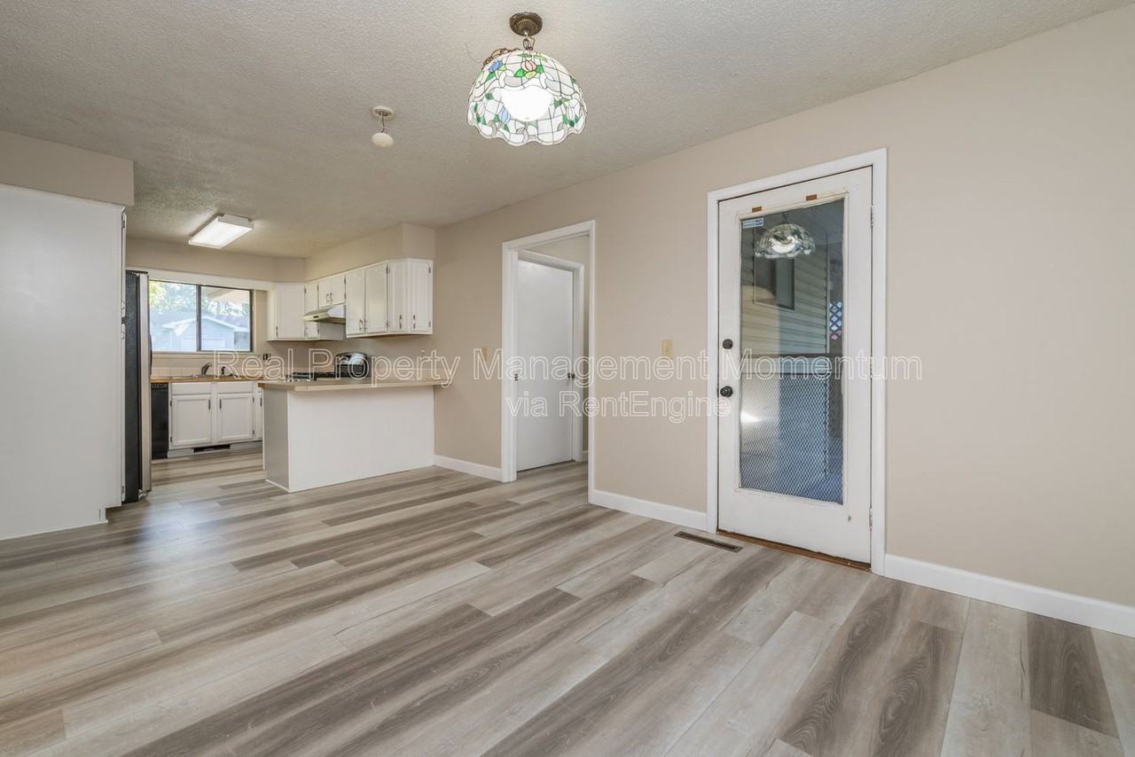 1913 S Broadway Ave - Photo 3 of 28
