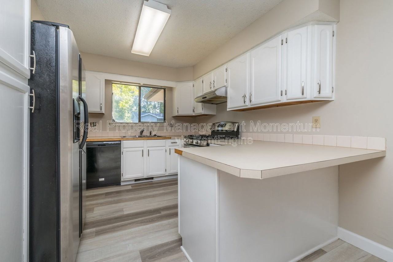 1913 S Broadway Ave - Photo 6 of 28