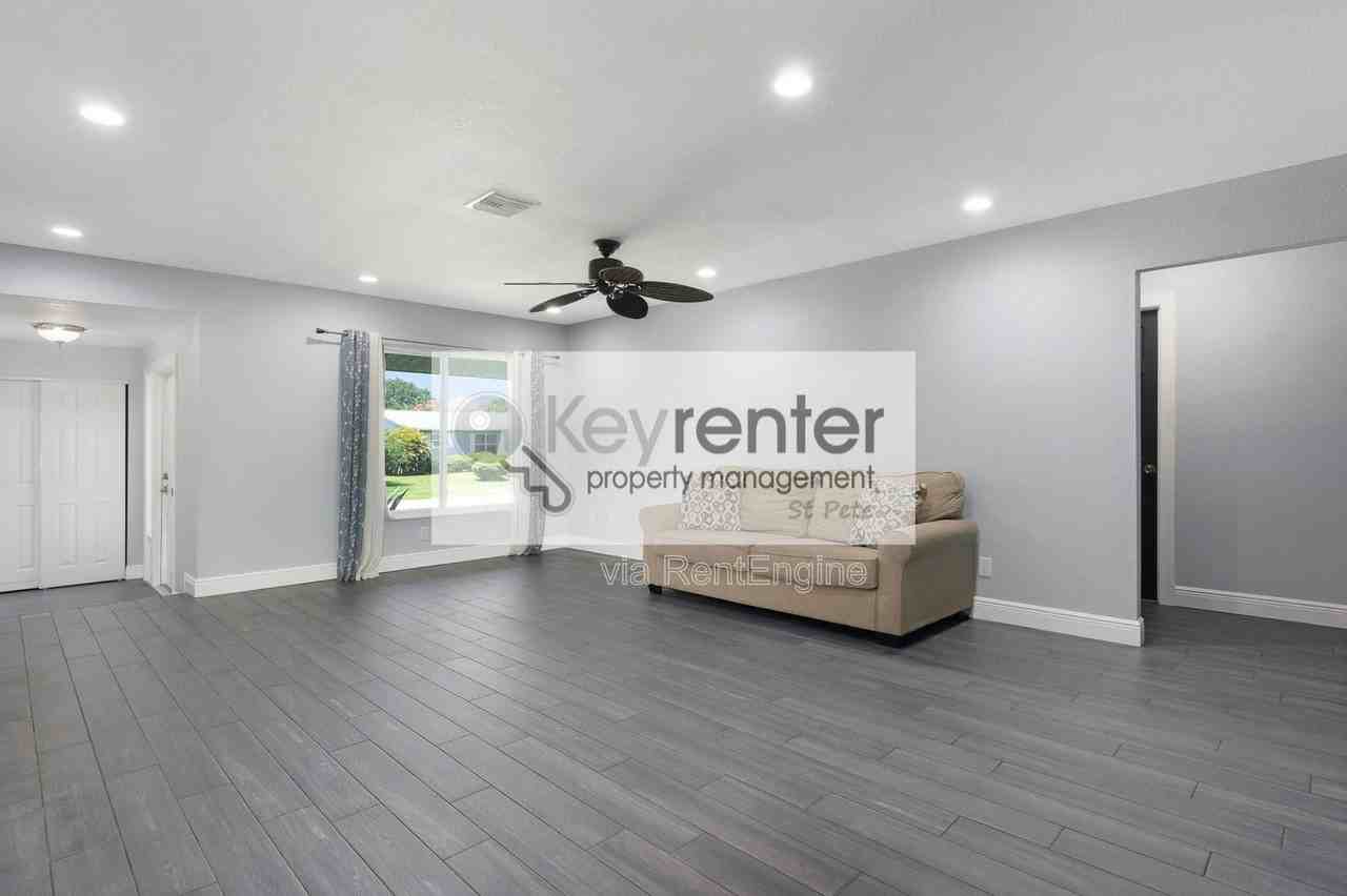 5923 19th St Ne - Photo 4 of 26