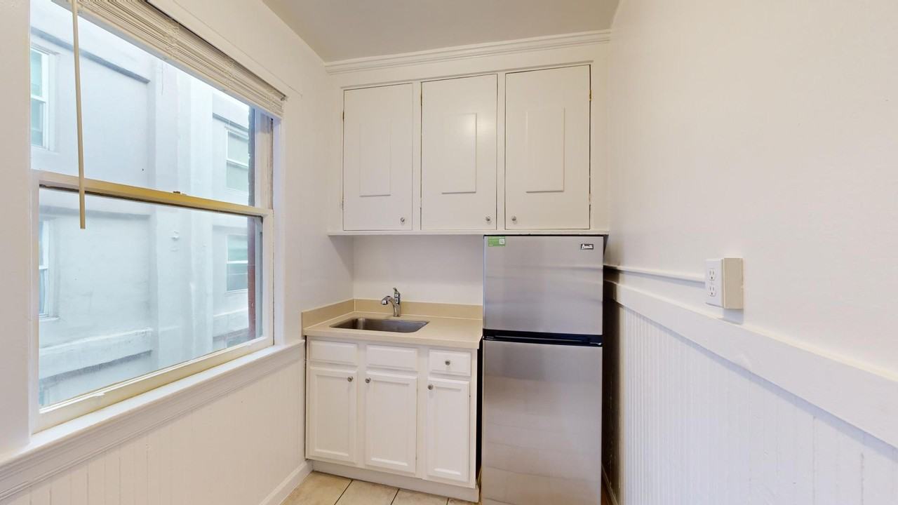 925 Geary Street - Photo 3 of 26
