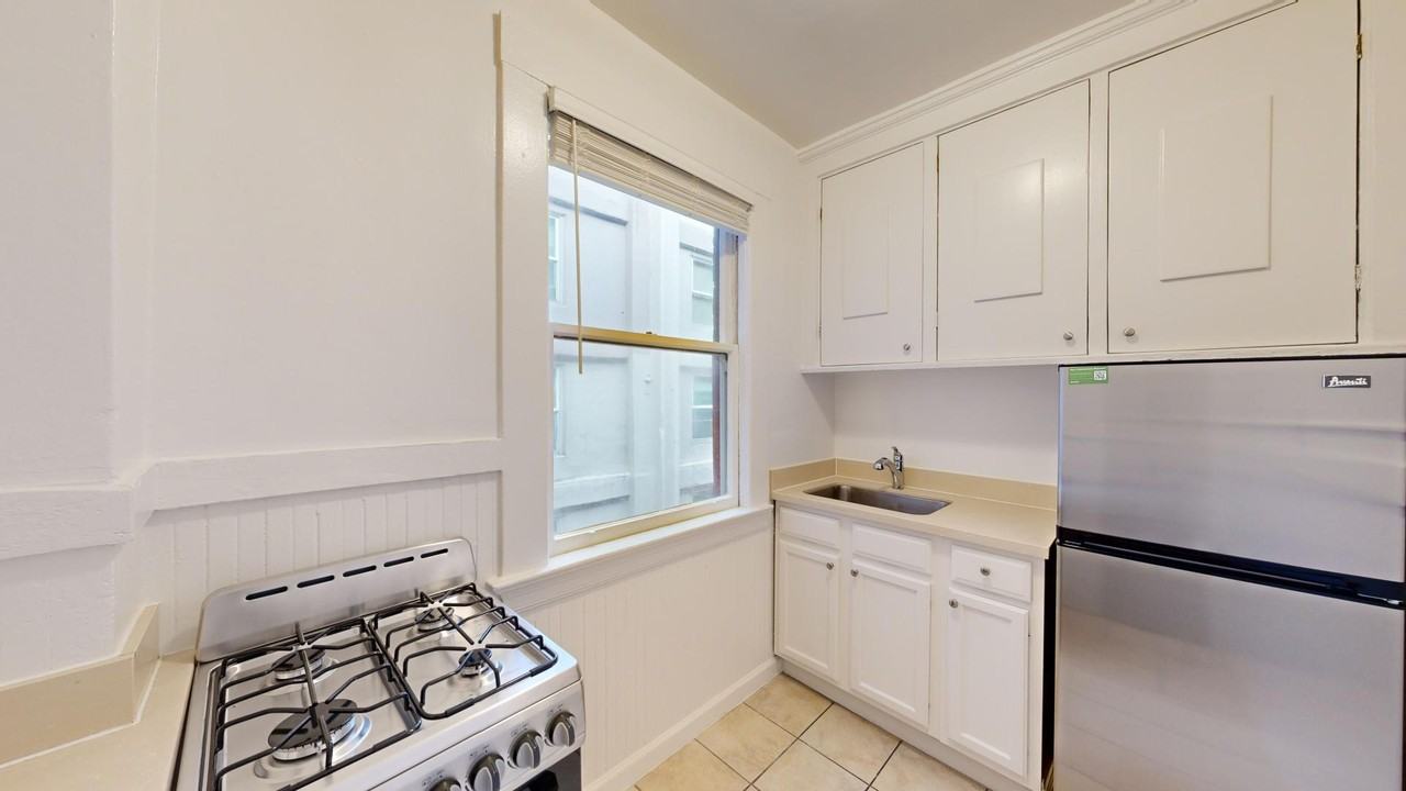 925 Geary Street - Photo 4 of 26