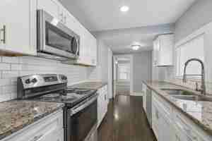 featured image of 207 W Heard St