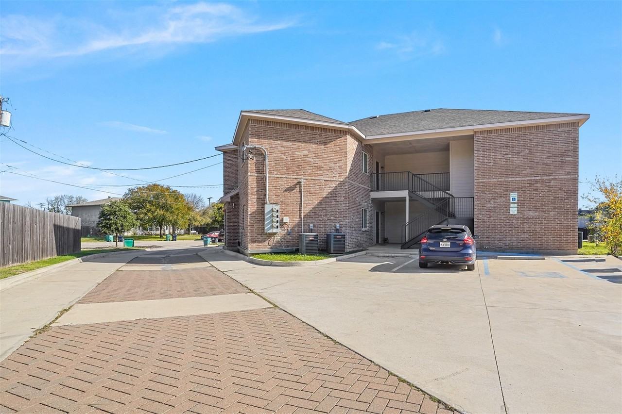 612 Meadow View Ct #101 - Photo 2 of 13