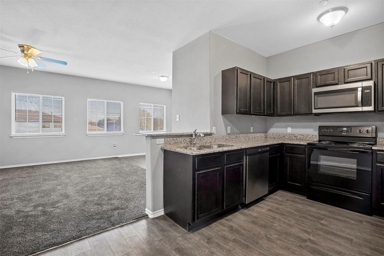 612 Meadow View Ct #101 - Photo 4 of 13
