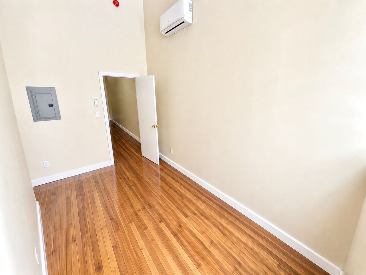 105 Bank St - Photo 5 of 30