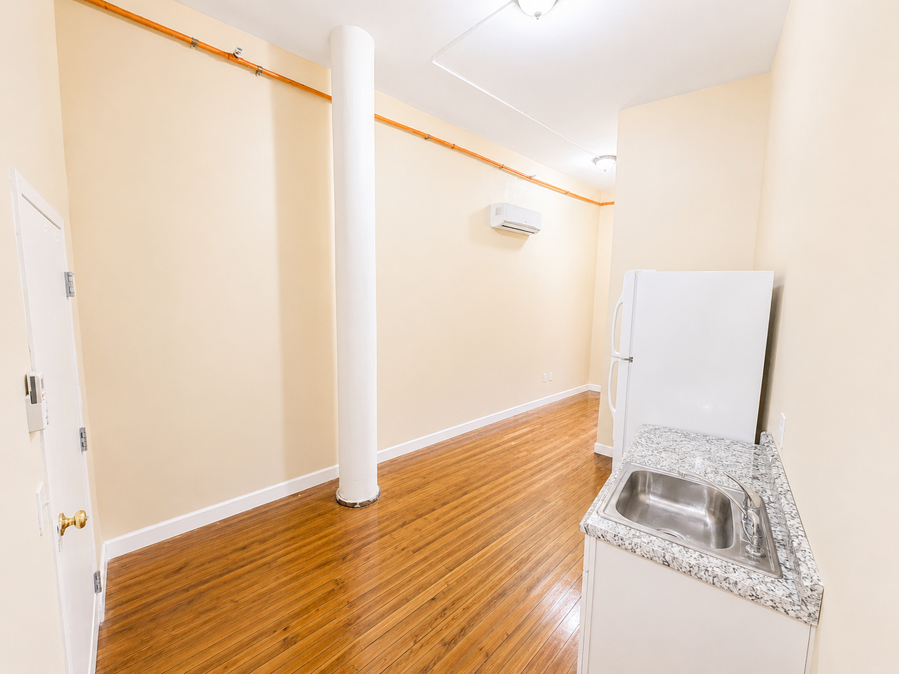 105 Bank St - Photo 7 of 30