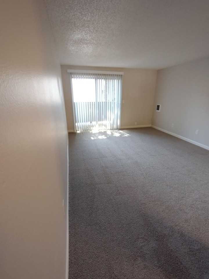 Chelan Apartments - Photo 4 of 25