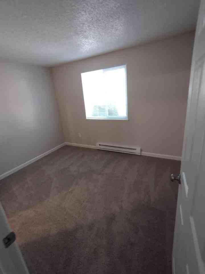 Chelan Apartments - Photo 6 of 25