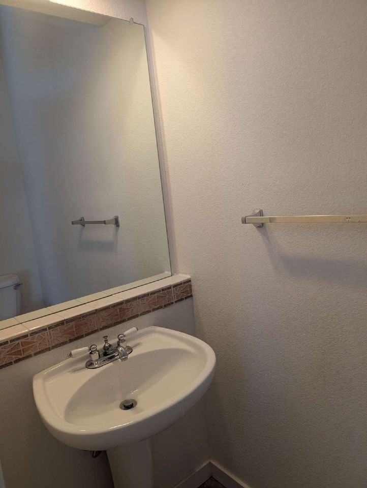 3676 Oakwood Dr - Photo 4 of 14
