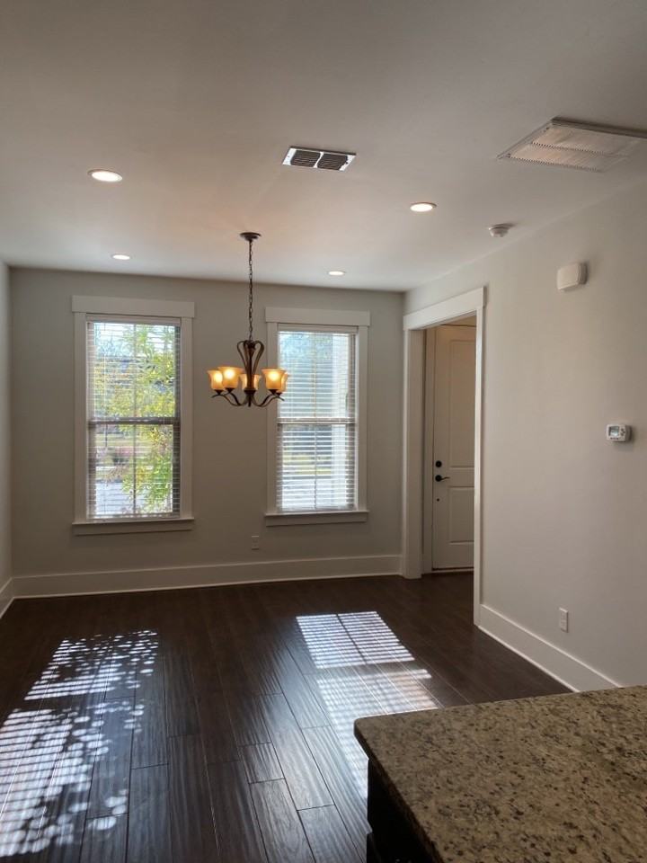 250 Oak Park St - Photo 5 of 21