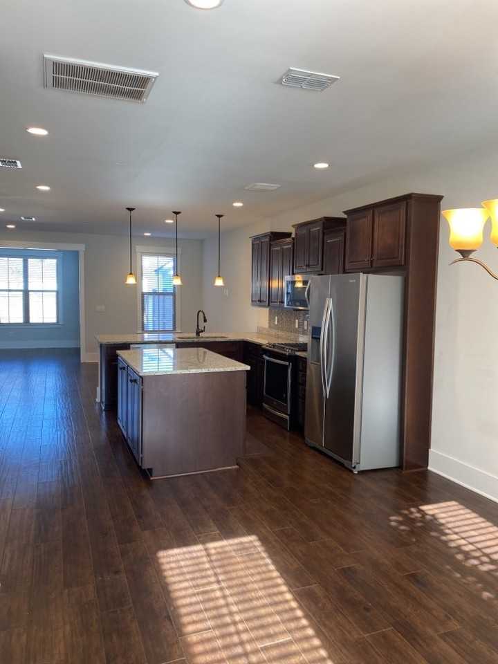250 Oak Park St - Photo 6 of 21