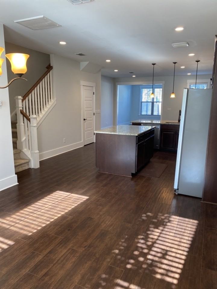 250 Oak Park St - Photo 7 of 21