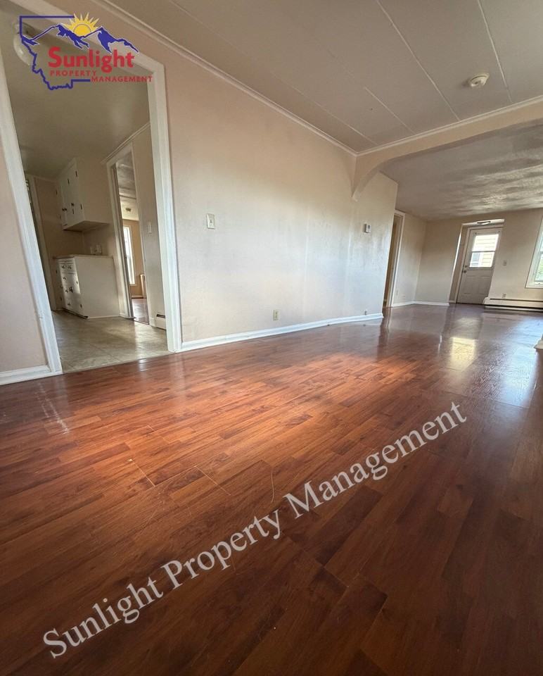 319 1/2 7th Ave - Photo 3 of 15
