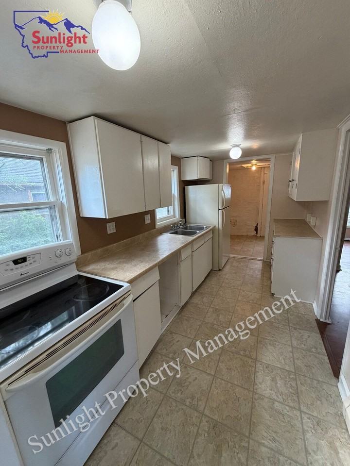 319 1/2 7th Ave - Photo 4 of 15
