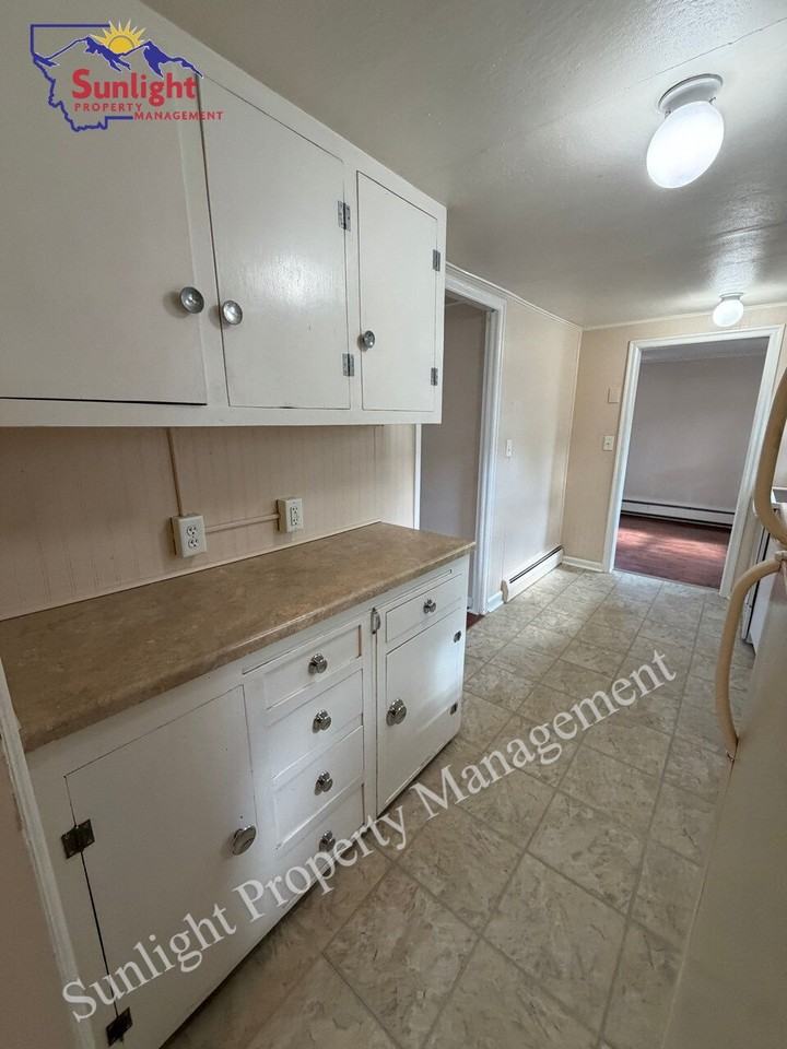 319 1/2 7th Ave - Photo 6 of 15