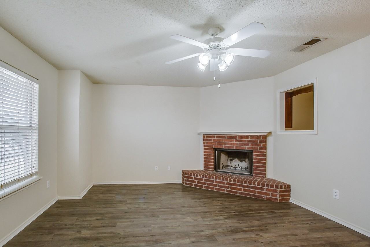 2709 110th St - Photo 3 of 14