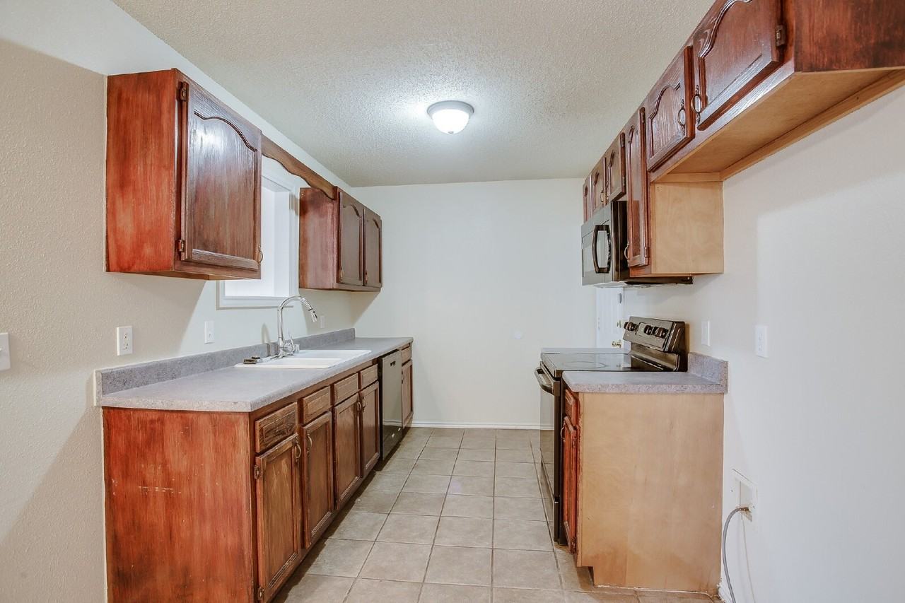 2709 110th St - Photo 6 of 14