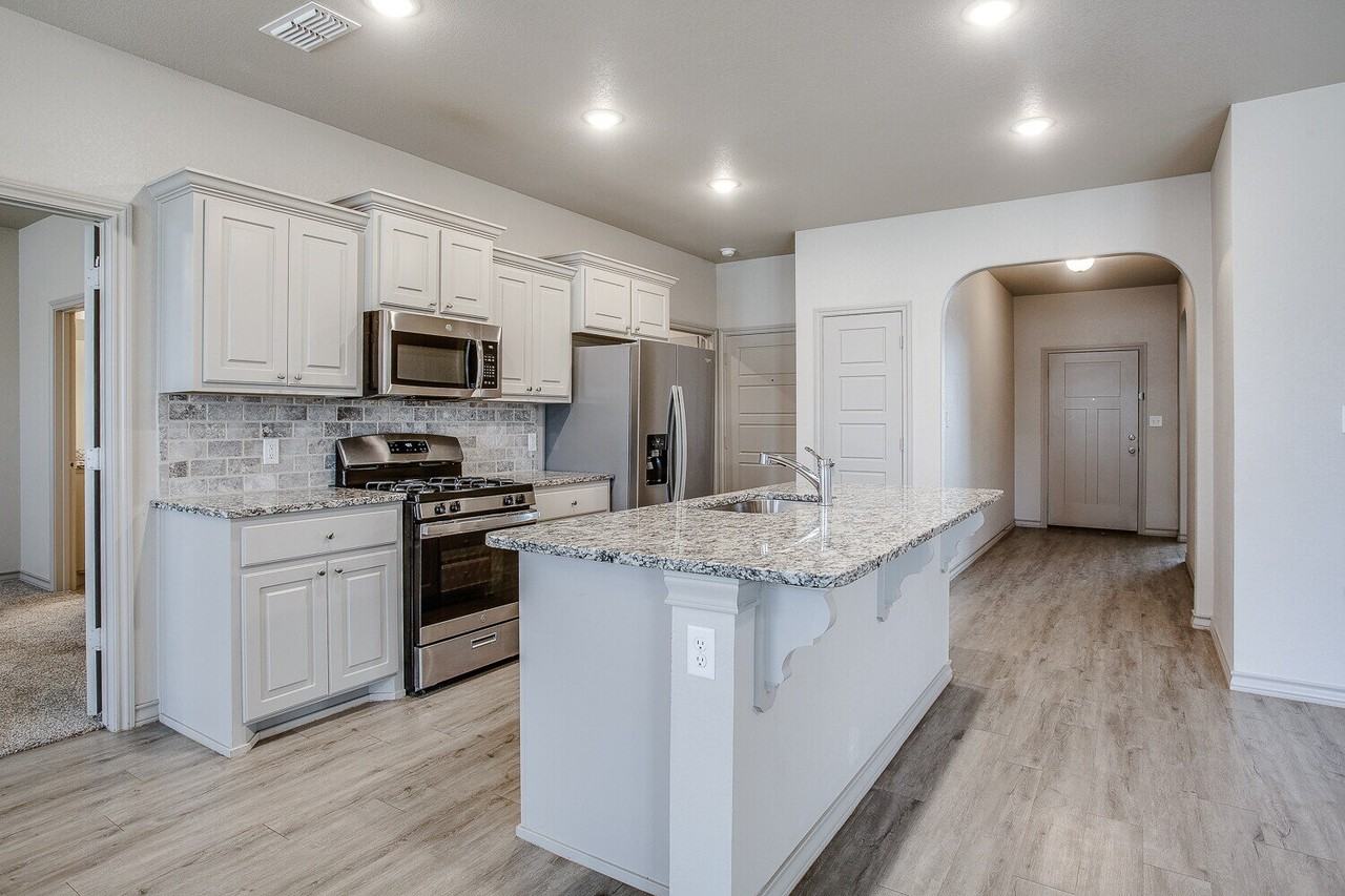7517 88th St - Photo 4 of 18