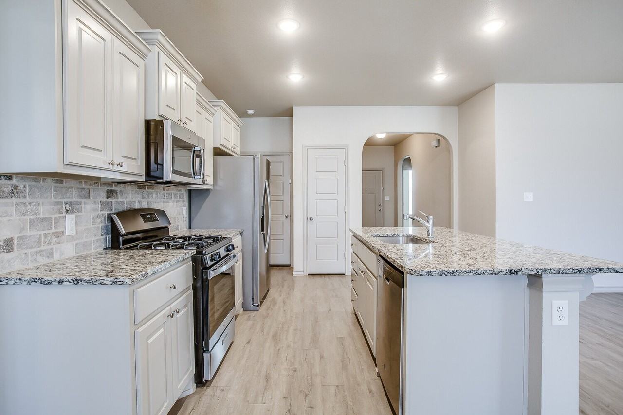 7517 88th St - Photo 5 of 18