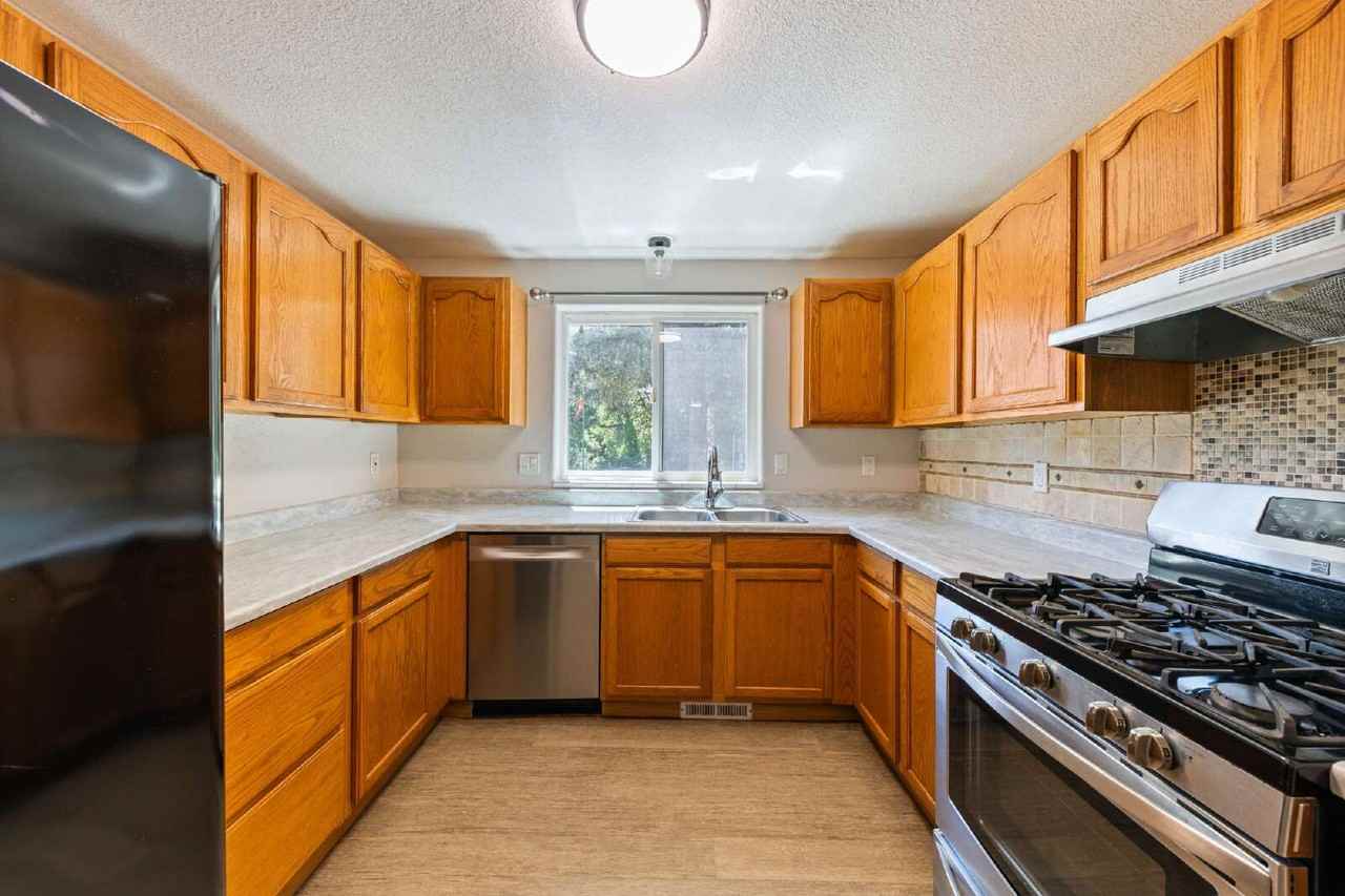 627 W Main St - Photo 6 of 28