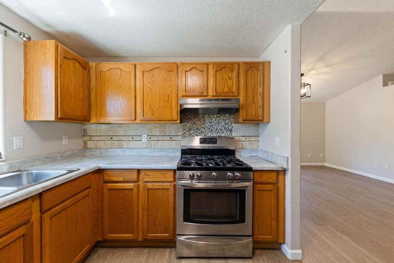 627 W Main St - Photo 7 of 28