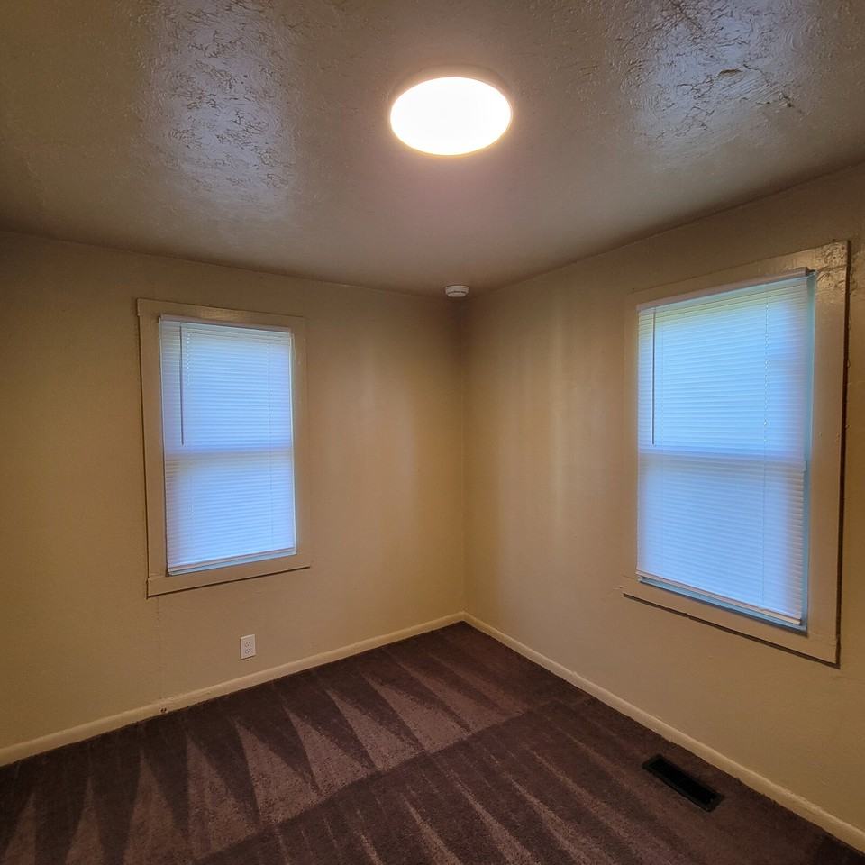 1534 Bacon St - Photo 2 of 8