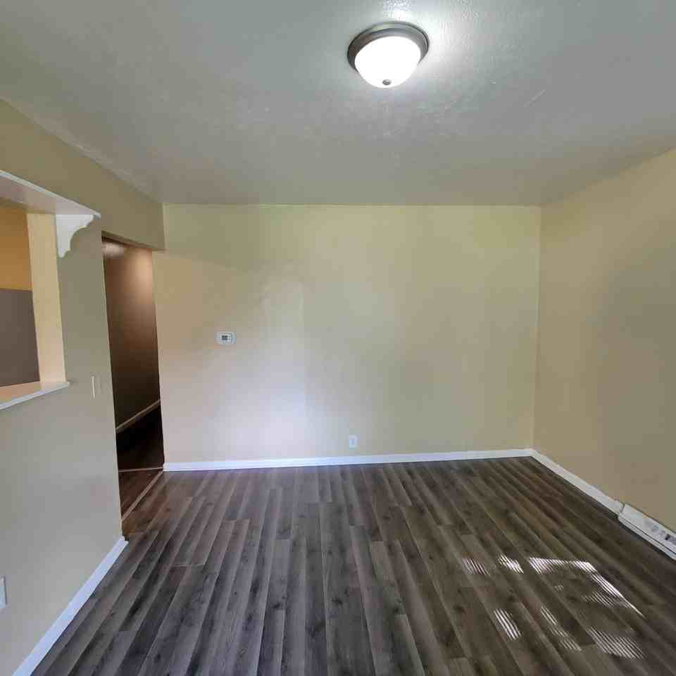 1534 Bacon St - Photo 4 of 8