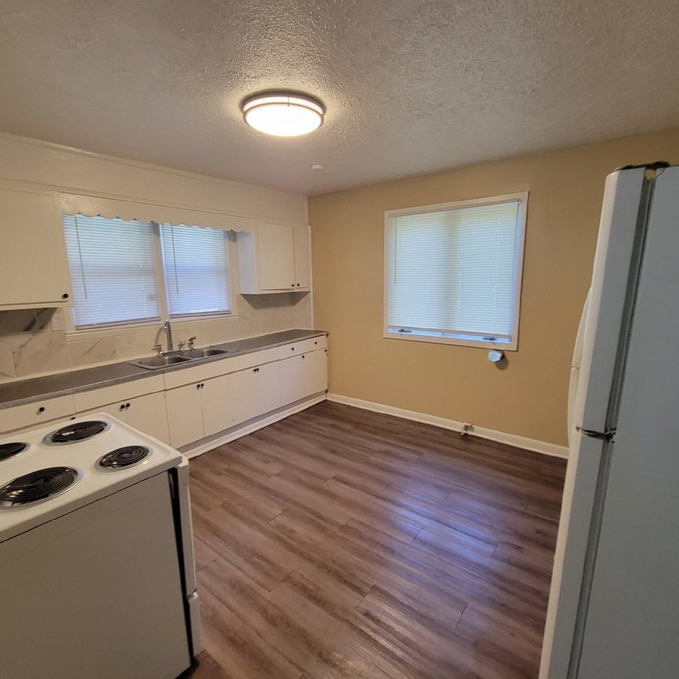 1534 Bacon St - Photo 6 of 8