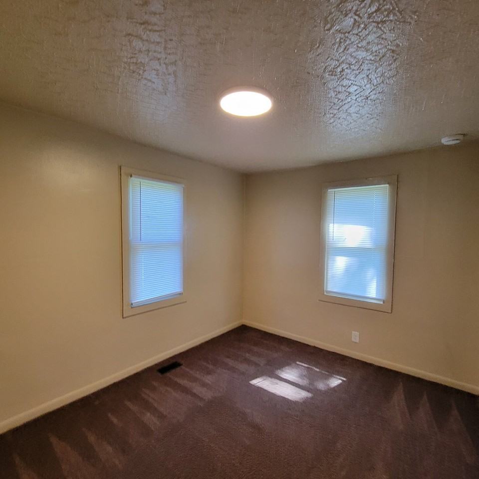 1534 Bacon St - Photo 7 of 8