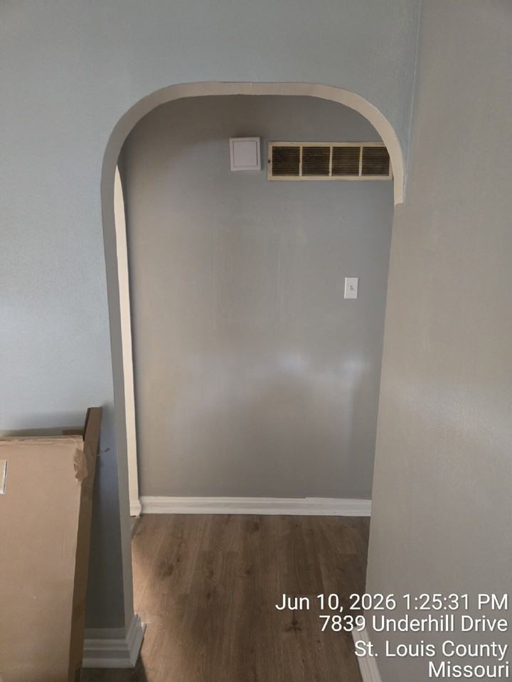 7839 Underhill Dr - Photo 3 of 10