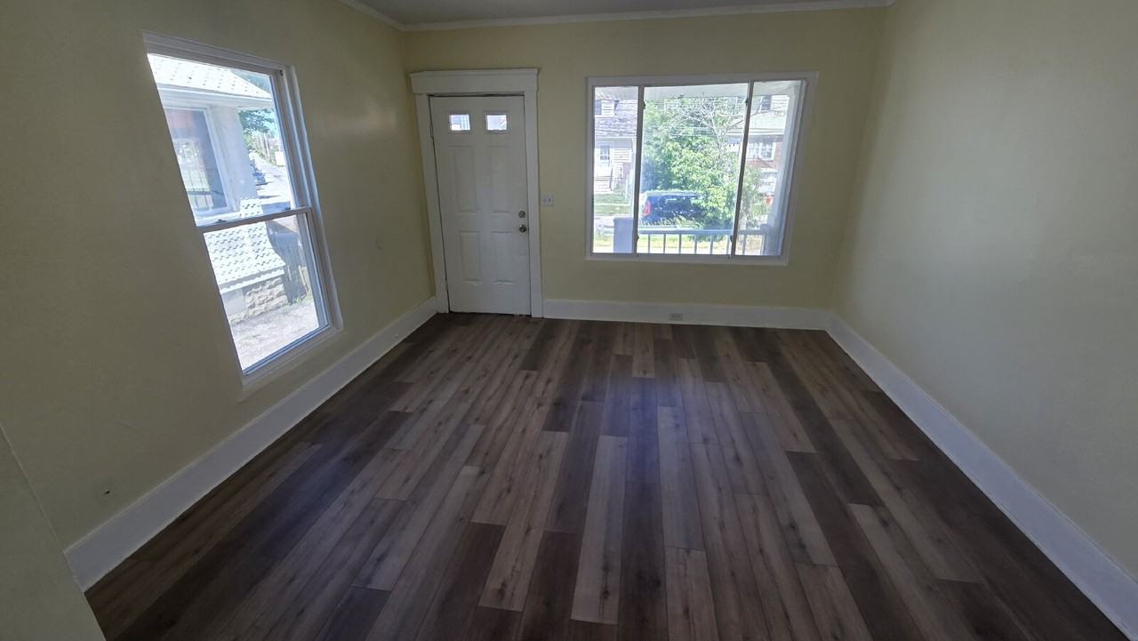 2409 Colburn Ave - Photo 3 of 12