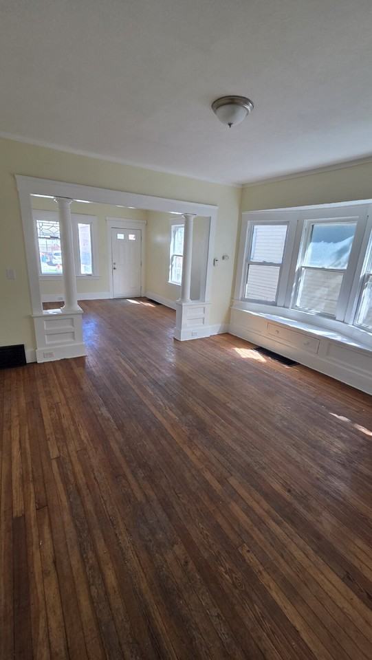 2407 Colburn Ave - Photo 3 of 11