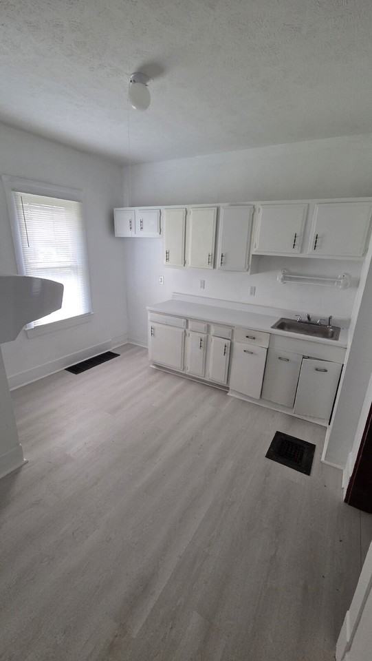 3870 W 37th St - Photo 4 of 16