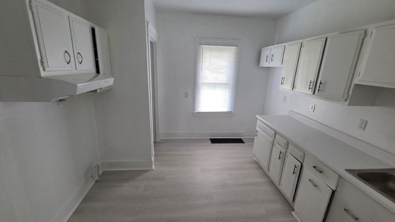 3870 W 37th St - Photo 5 of 16