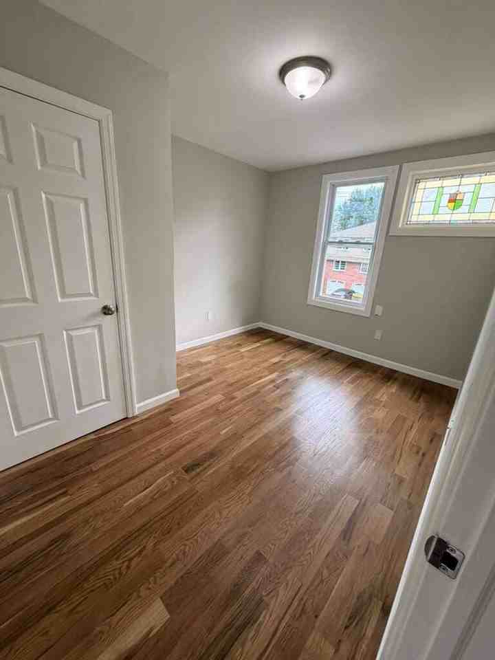 200 Maple Ave - Photo 6 of 21