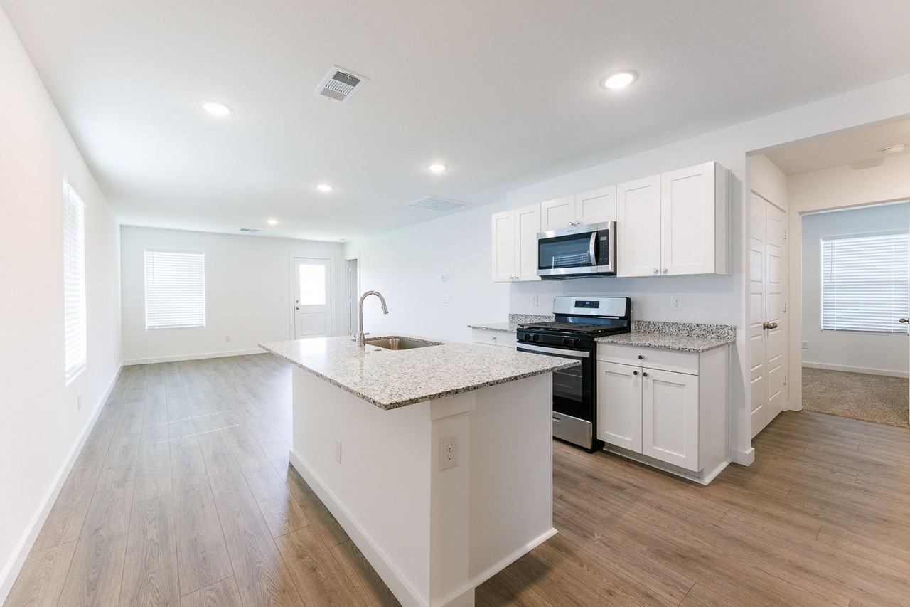 220 16th St - Photo 3 of 19