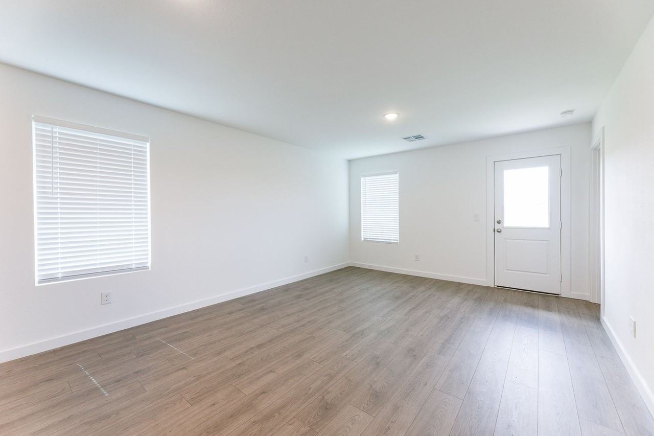 220 16th St - Photo 6 of 19