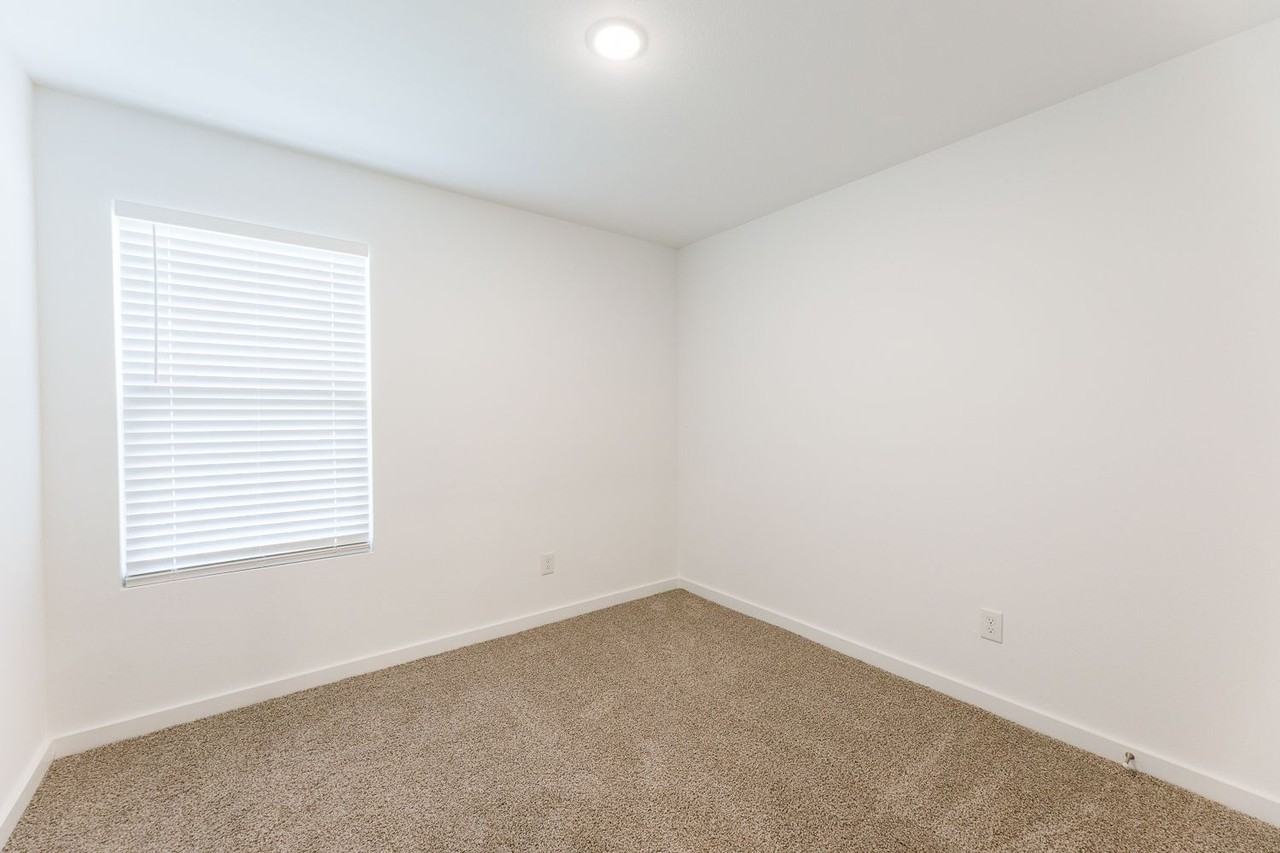 220 16th St - Photo 7 of 19