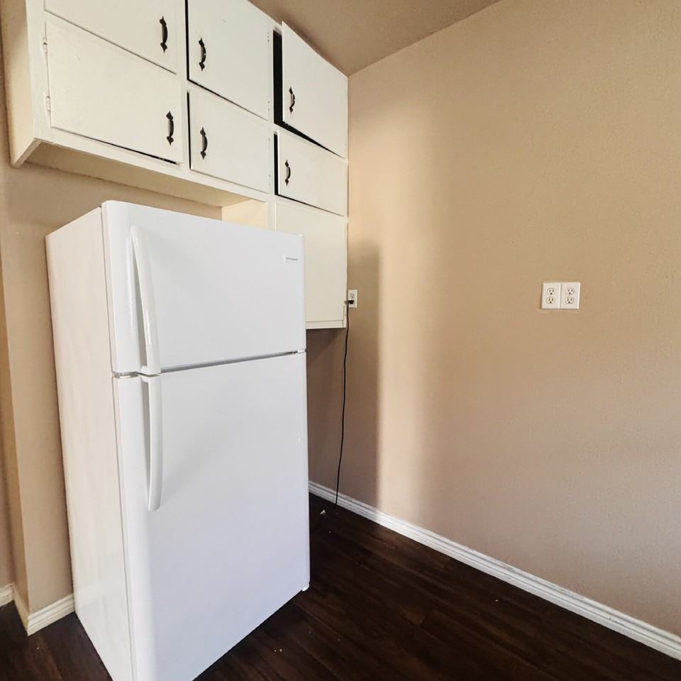 3501 5th St - Photo 6 of 16