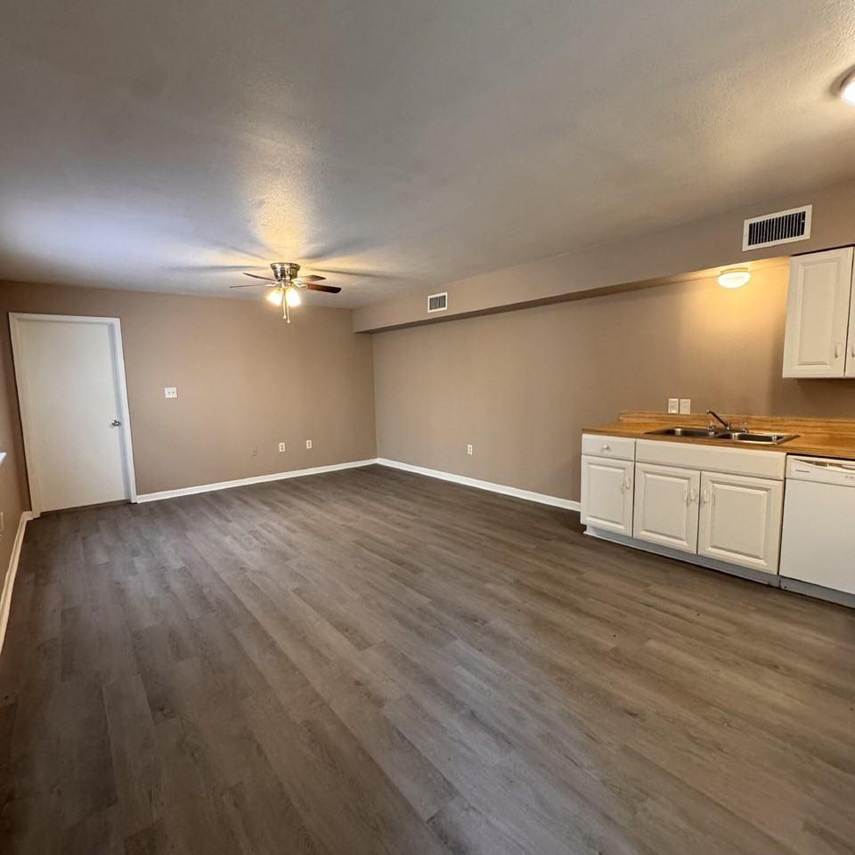 101 1st Ave Apt 3 - Photo 2 of 10