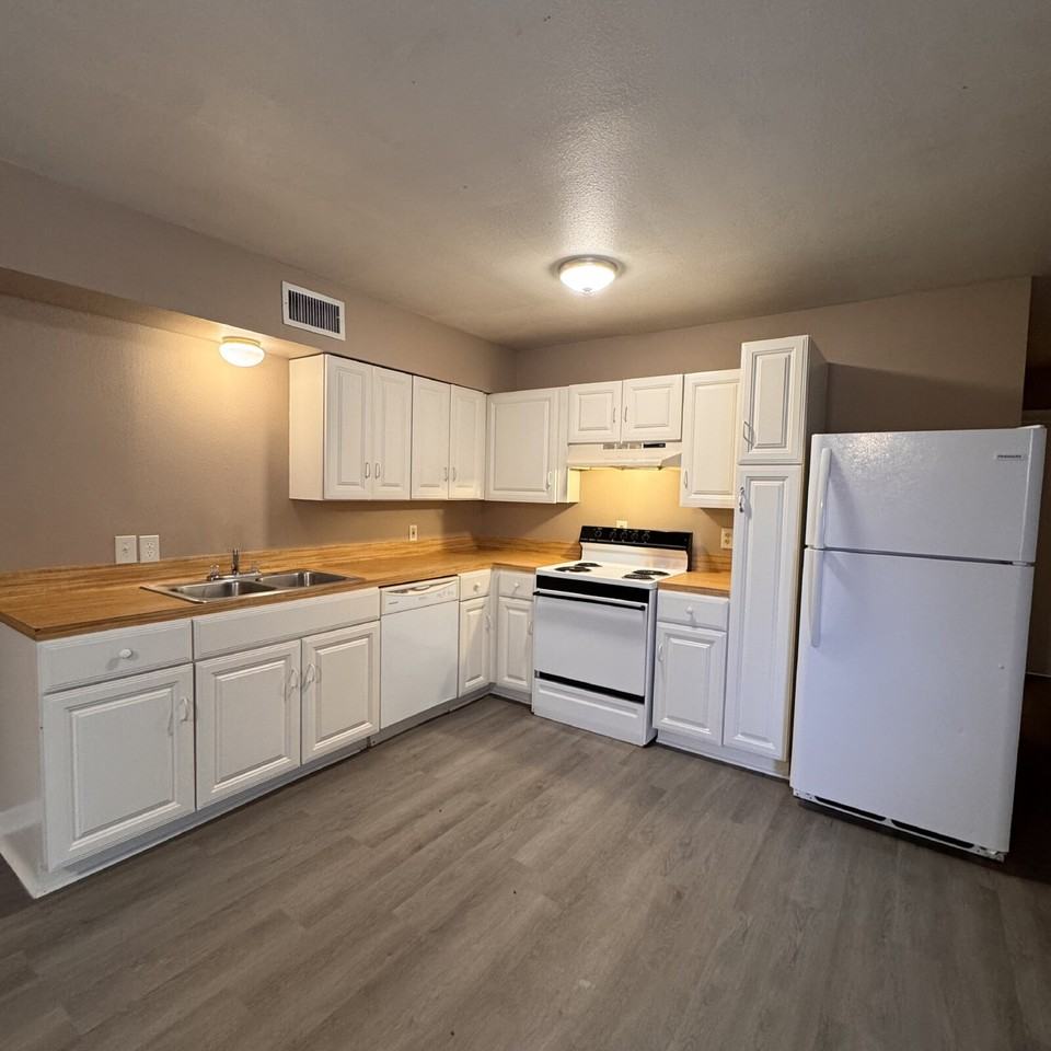 101 1st Ave Apt 3 - Photo 3 of 10