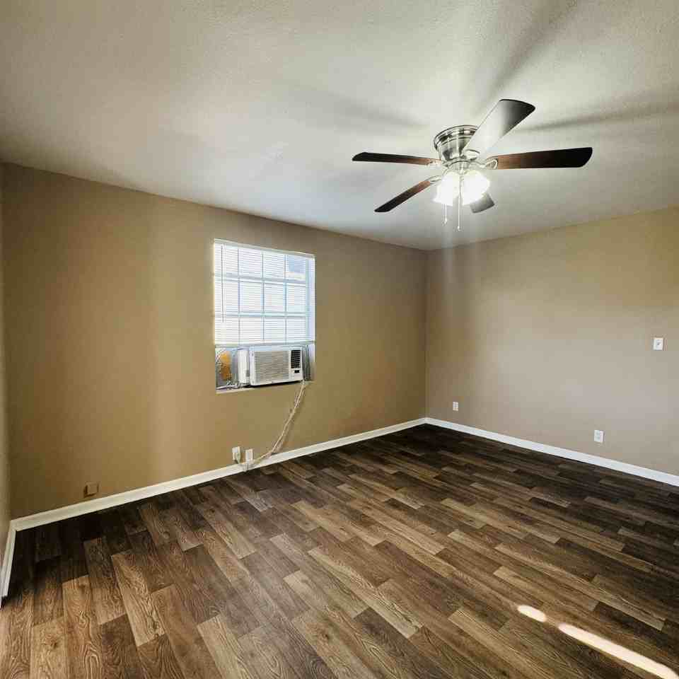 1397 Corley St Apt 1 - Photo 2 of 11