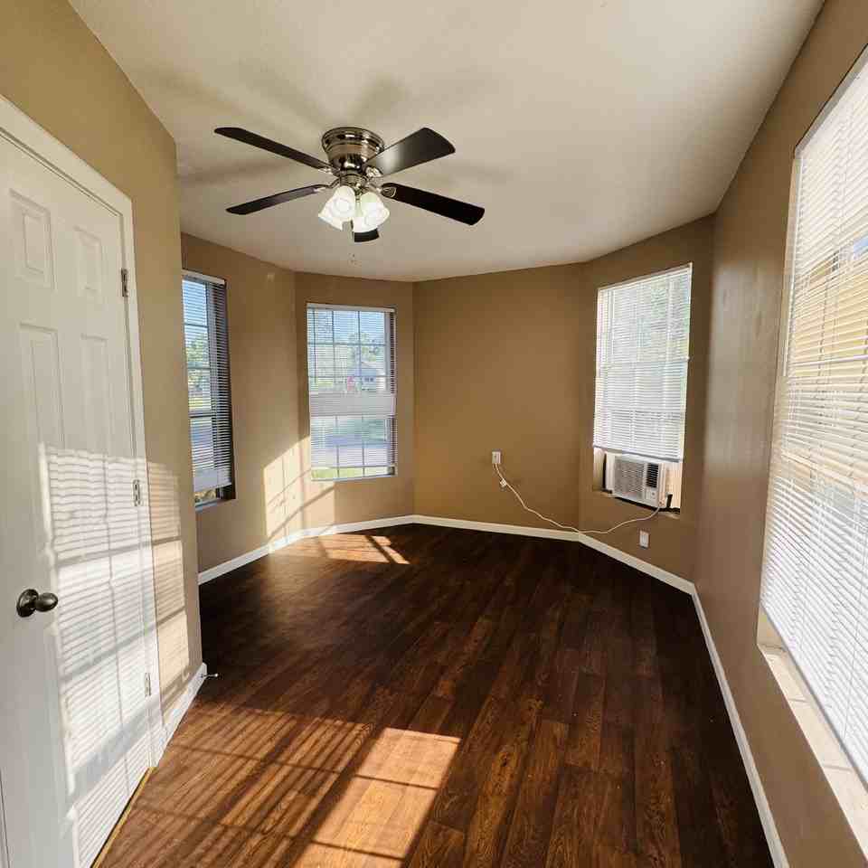 1397 Corley St Apt 1 - Photo 3 of 11
