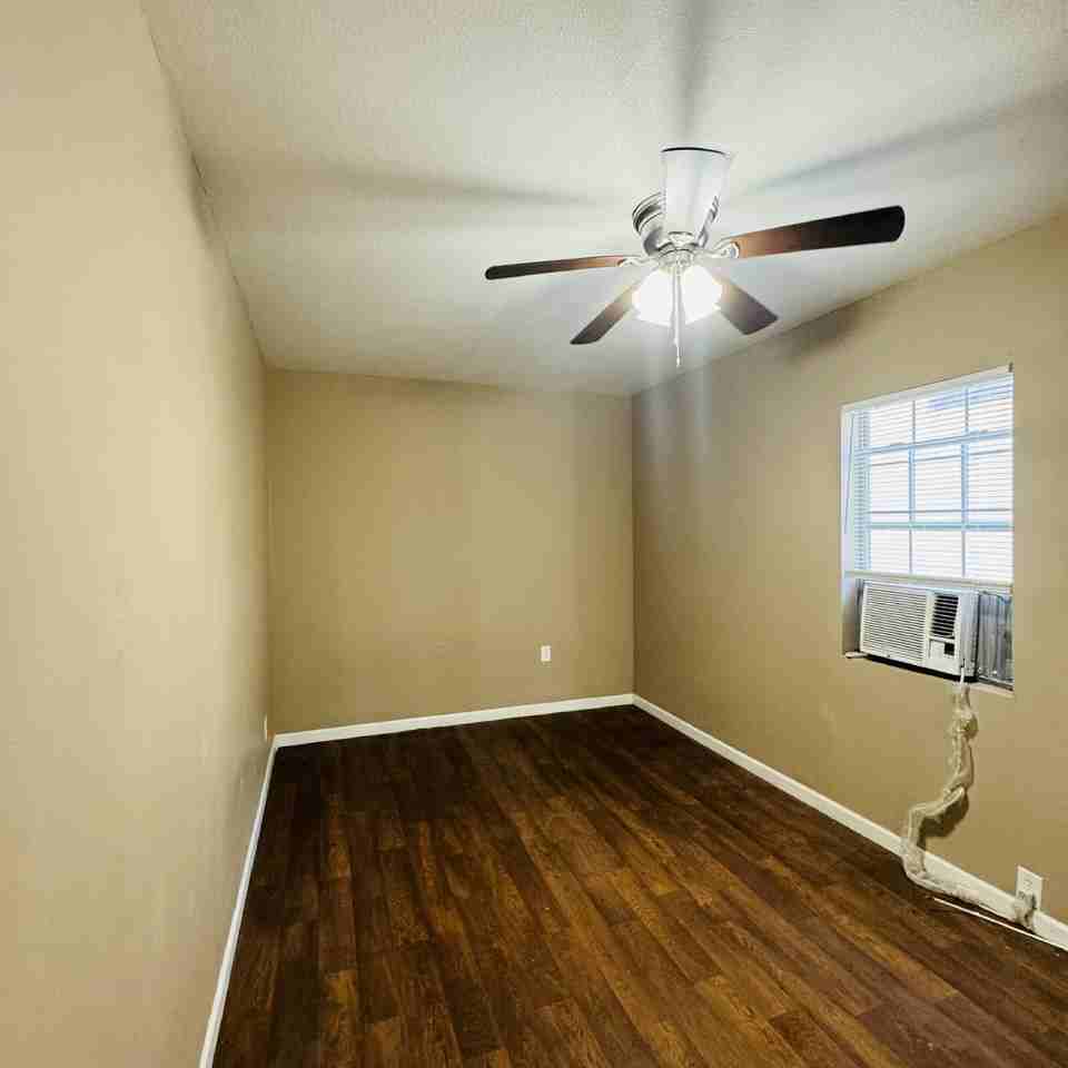 1397 Corley St Apt 1 - Photo 6 of 11