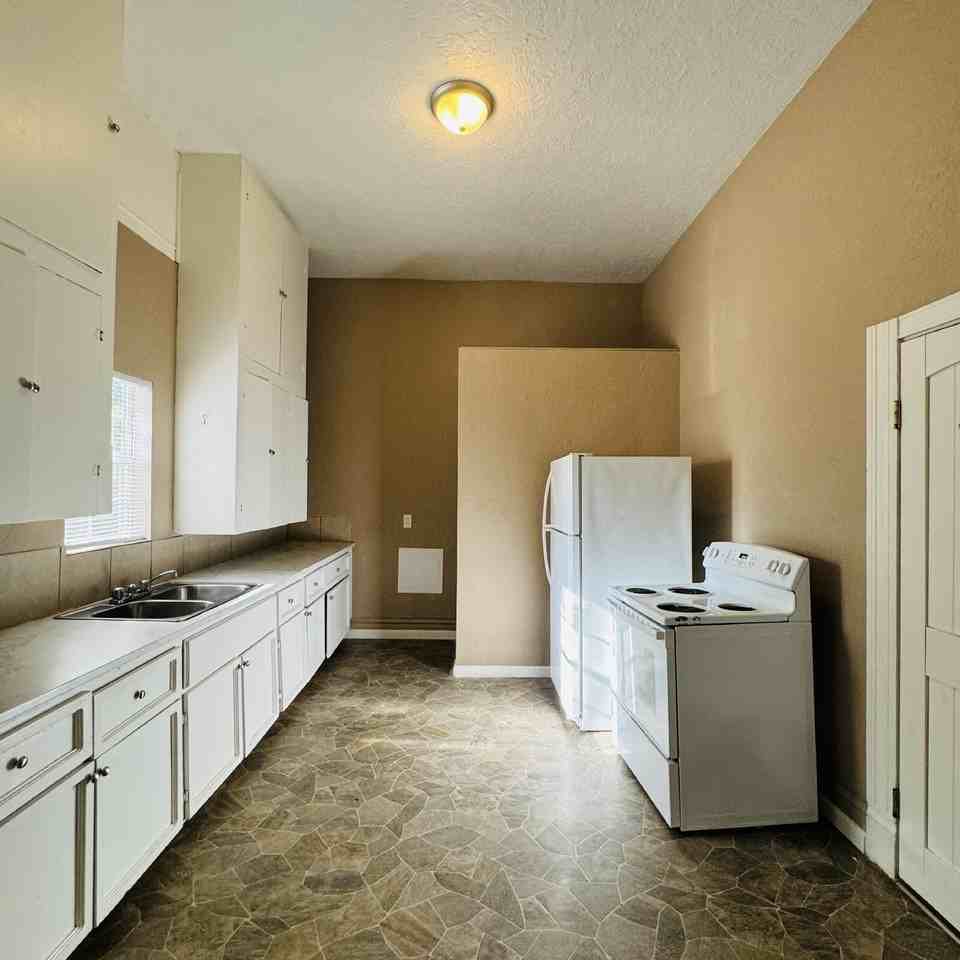 1397 Corley St Apt 1 - Photo 7 of 11