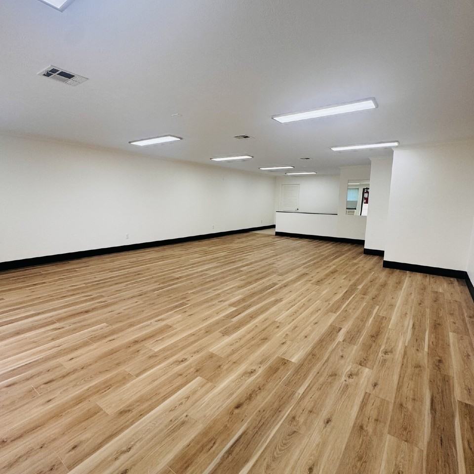 2907 Nederland Ave - Photo 5 of 15