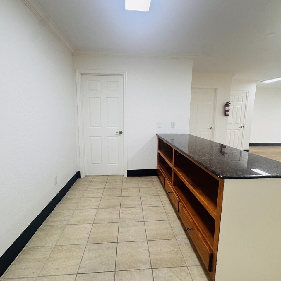 2907 Nederland Ave - Photo 7 of 15